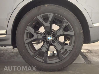 2026 BMW X7 xDrive40i - miniatura 12