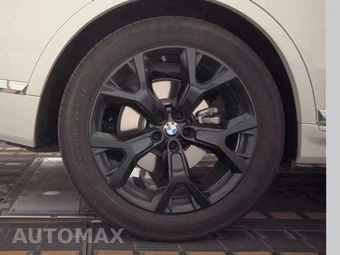 2026 BMW X7 xDrive40i - miniatura 11