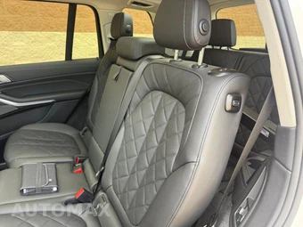 2026 BMW X7 xDrive40i - miniatura 33