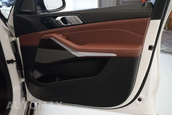 2026 BMW X7 xDrive40i - miniatura 26