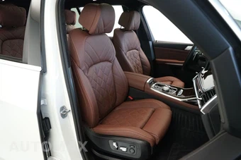 2026 BMW X7 xDrive40i - miniatura 9