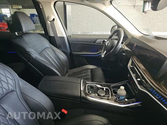 2026 BMW X7 xDrive40i - miniatura 8