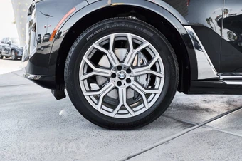 2026 BMW X7 xDrive40i - miniatura 3