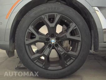 2026 BMW X7 xDrive40i - miniatura 9