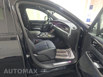 2026 Cadillac Escalade IQ Sport - miniatura 8