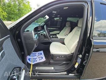 2026 Cadillac Escalade V-Series 1SD - miniatura 3