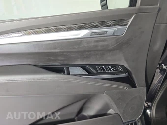 2026 Cadillac Escalade V-Series 1SD - miniatura 9