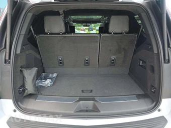 2026 Cadillac Escalade V-Series 1SD - miniatura 12