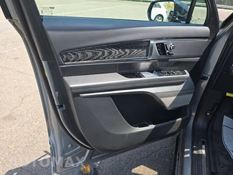 2026 Cadillac VISTIQ Platinum 1SH - miniatura 9