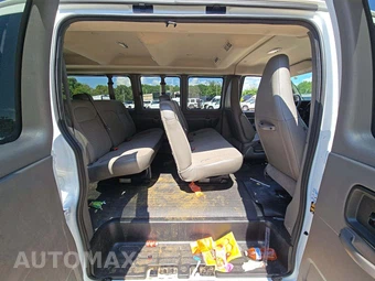 2026 Chevrolet Express 3500 Passenger Van LS 1LS 155.1" WB - miniatura 13