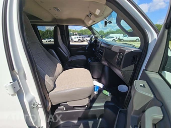 2026 Chevrolet Express 3500 Passenger Van LS 1LS 155.1" WB - miniatura 15