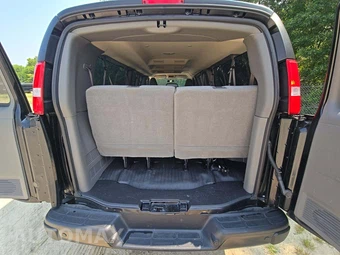 2026 Chevrolet Express 3500 Passenger Van LS 1LS 155.1" WB - miniatura 11