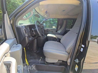 2026 Chevrolet Express 3500 Passenger Van LS 1LS 155.1" WB - miniatura 3