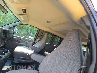 2026 Chevrolet Express 3500 Passenger Van LS 1LS 155.1" WB - miniatura 8