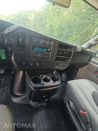 2026 Chevrolet Express 3500 Passenger Van LS 1LS 155.1" WB - miniatura 10