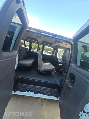 2026 Chevrolet Express 3500 Passenger Van LS 1LS 155.1" WB - miniatura 17