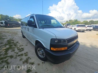 2026 Chevrolet Express 3500 Passenger Van LS 1LS 155.1" WB - miniatura 4