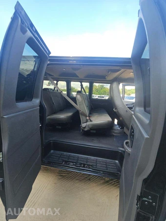 2026 Chevrolet Express 3500 Passenger Van LS 1LS 155.1" WB - miniatura 17