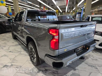 2026 Chevrolet Silverado 1500 High Country Crew Cab Short Bed 3LZ - miniatura 2
