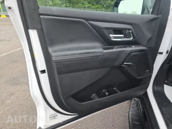 2026 Chevrolet Silverado EV LT Crew Cab Short Bed 4LT Max Range - miniatura 9