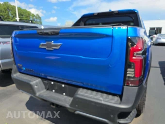 2026 Chevrolet Silverado EV Trail Boss Crew Cab Short Bed 3TR Max Range - miniatura 3