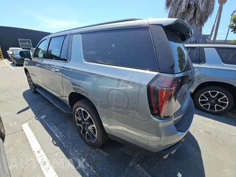2026 Chevrolet Suburban RST 1SP - miniatura 2