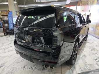 2026 Chevrolet Suburban RST 1SP - miniatura 3
