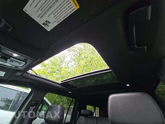 2026 Chevrolet Suburban RST 1SP - miniatura 11