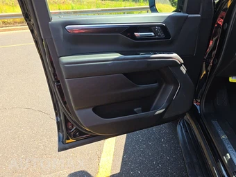 2026 Chevrolet Suburban RST 1SP - miniatura 9