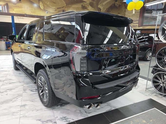 2026 Chevrolet Suburban Z71 2Z7 - miniatura 2