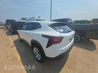 2026 Chevrolet Trax LS - miniatura 2