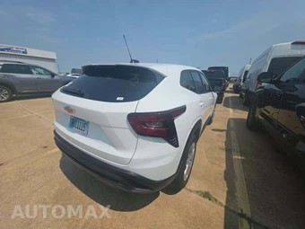 2026 Chevrolet Trax LS - miniatura 3