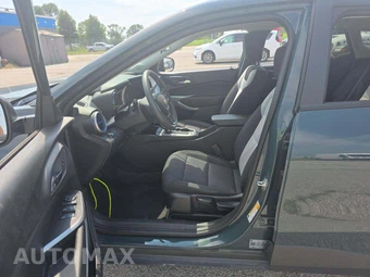 2026 Chevrolet Trax LS – miniatura 3