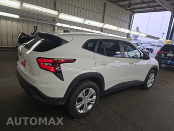 2026 Chevrolet Trax LS - miniatura 4