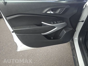 2026 Chevrolet Trax LS - miniatura 9