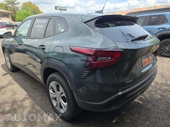 2026 Chevrolet Trax LS - miniatura 2