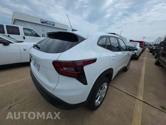 2026 Chevrolet Trax LS - miniatura 3