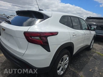 2026 Chevrolet Trax LS – miniatura 4