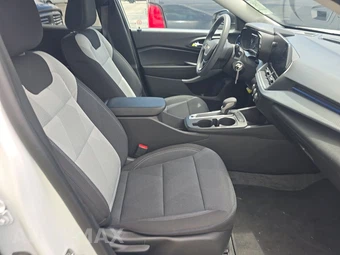 2026 Chevrolet Trax LS – miniatura 8