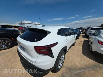 2026 Chevrolet Trax LS - miniatura 3