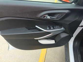 2026 Chevrolet Trax LS – miniatura 9