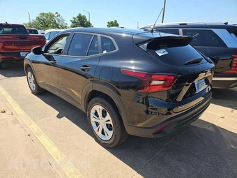 2026 Chevrolet Trax LS – miniatura 2