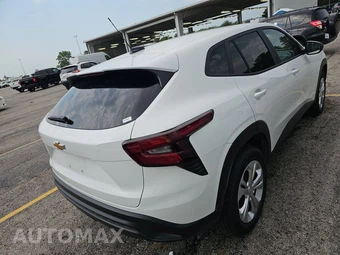 2026 Chevrolet Trax LS - miniatura 4