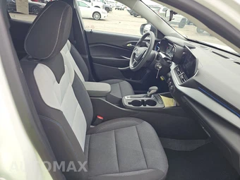 2026 Chevrolet Trax LS - miniatura 8