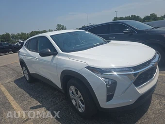2026 Chevrolet Trax LS – miniatura 3