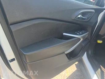 2026 Chevrolet Trax LS – miniatura 9