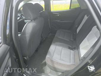 2026 Chevrolet Trax LS - miniatura 7