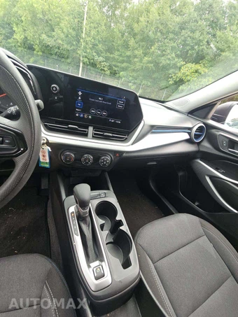 2026 Chevrolet Trax LS - miniatura 10