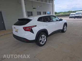 2026 Chevrolet Trax LS – miniatura 3