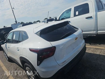 2026 Chevrolet Trax LS - miniatura 6